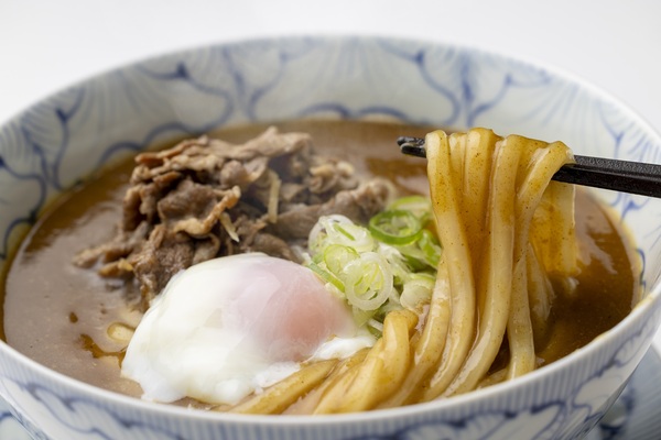 あか牛と温玉の自家製カレーおうどん