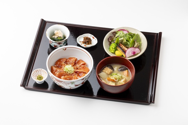 ASOサーモンの漬け丼御膳