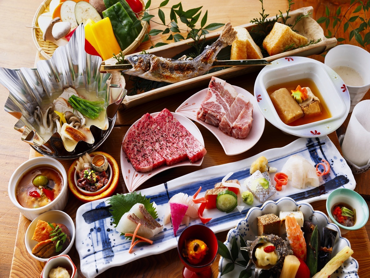 【離れ客室】会席と溶岩焼きを合わせた囲炉裏料理