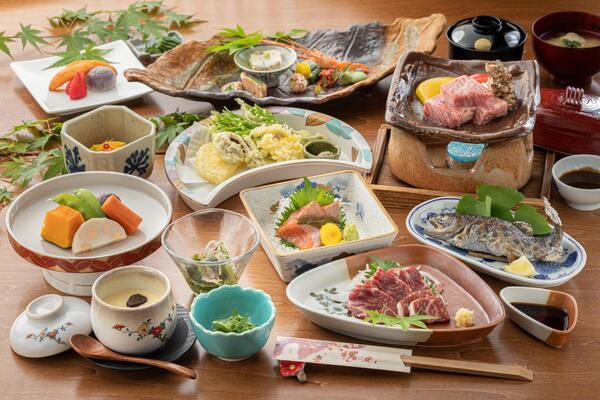 【一泊二食付】源泉かけ流し温泉とくまもと味彩牛も馬刺しも堪能できるスタンダードプラン