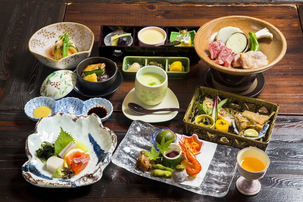 温泉で癒されよう【スタンダード】夕食は夢龍胆創作料理で！朝はしっかり和食を